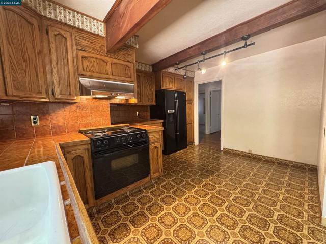 919 Janet Ln, Lafayette CA: https://media.crmls.org/mediaz/784be5da-6129-48bd-aacc-cc0644f9a735.jpg