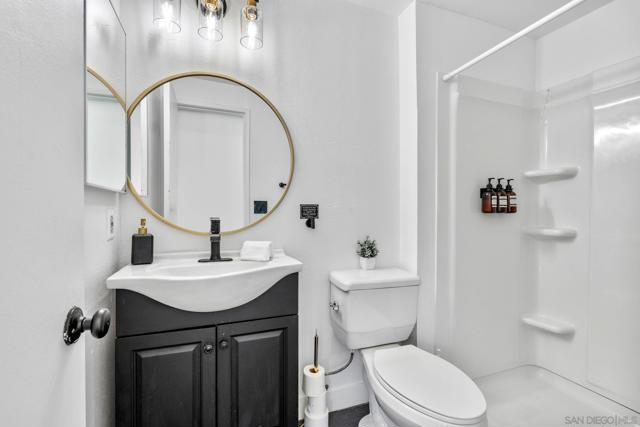 434 Del Mar Ct, Chula Vista CA: https://media.crmls.org/mediaz/784c15c3-80d1-41e0-bfc2-db876e15285f.jpg