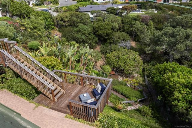 951 Skylark Dr, La Jolla CA: https://media.crmls.org/mediaz/784c82ed-1494-435f-85c7-61d6c39e302d.jpg