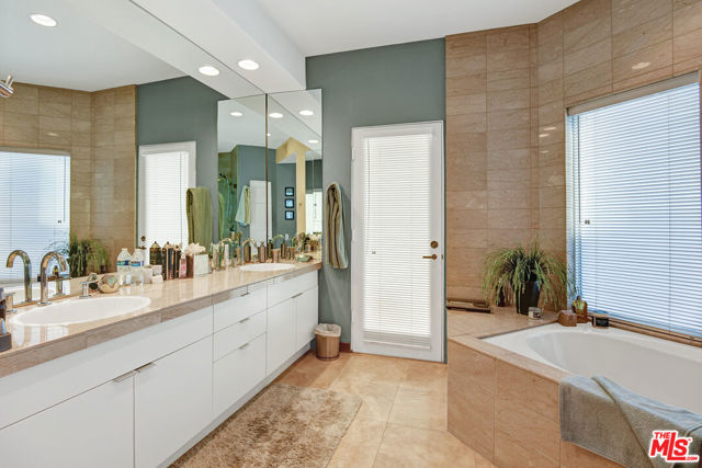 Image 20 of 25 For 75477 Riviera Drive