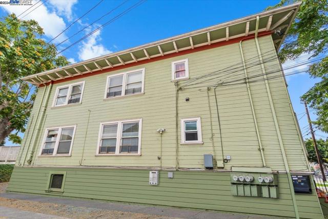 Image 21 of 27 For 954 Park St  
