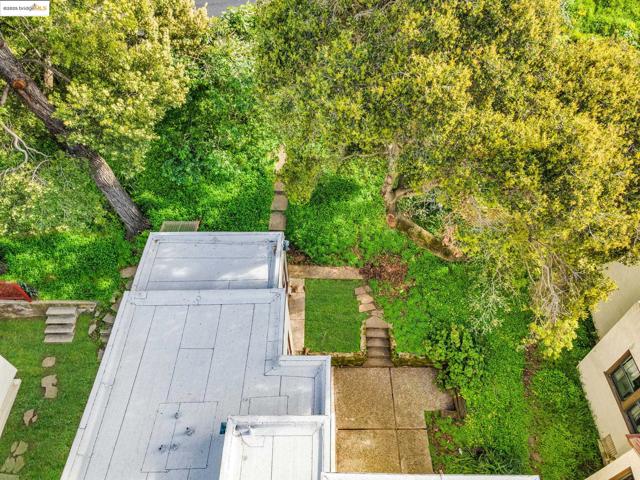 2340 Virginia St, Berkeley CA: https://media.crmls.org/mediaz/784eaeb0-1cc2-44aa-a664-0748e299c4c6.jpg