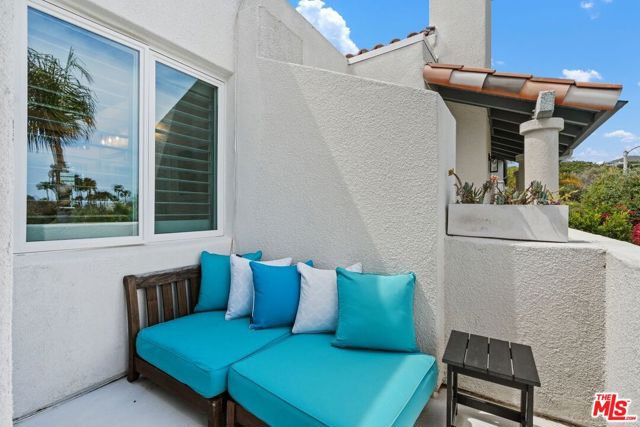 6435 Zumirez Drive, Malibu CA: https://media.crmls.org/mediaz/784ed8da-cc6c-4a44-a80e-6846bfcfa91f.jpg