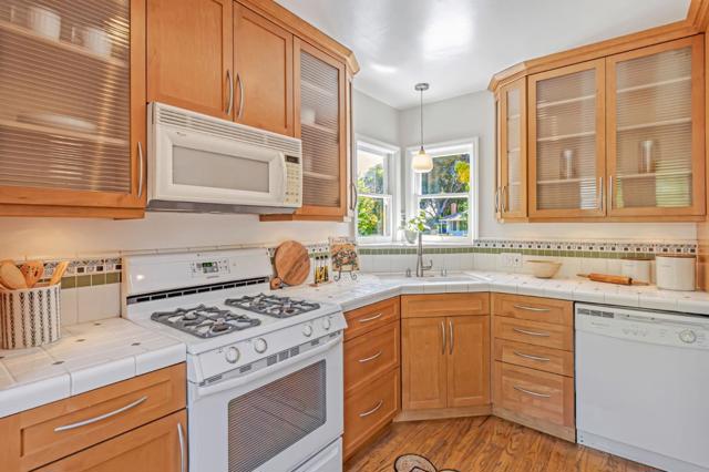 1045 Almanor Avenue, Menlo Park CA: https://media.crmls.org/mediaz/784ed9a5-c32a-4dad-8840-38c7b675aea7.jpg