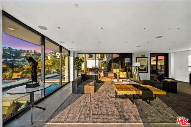 1565 Haslam Terrace, Los Angeles CA: https://media.crmls.org/mediaz/784efcef-fc0c-492f-883c-1867a8fccee8.jpg