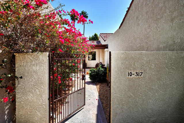 10317 Sunningdale Drive, Rancho Mirage CA: https://media.crmls.org/mediaz/784f66f6-06e2-42df-a39b-e5b0e2c479be.jpg