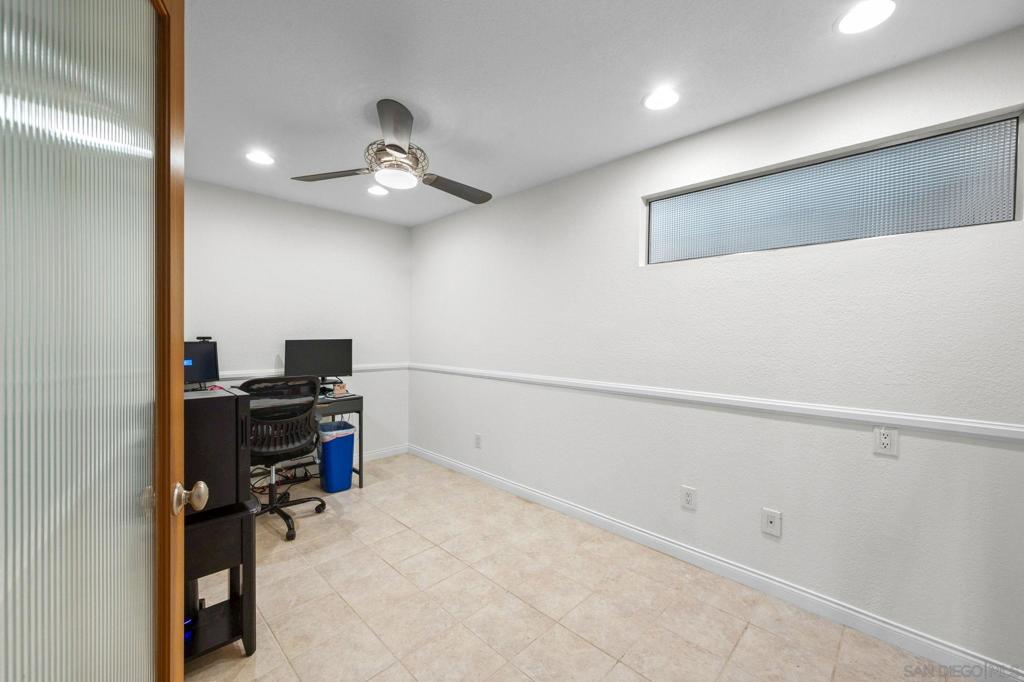 MLS #250042973SD image #15