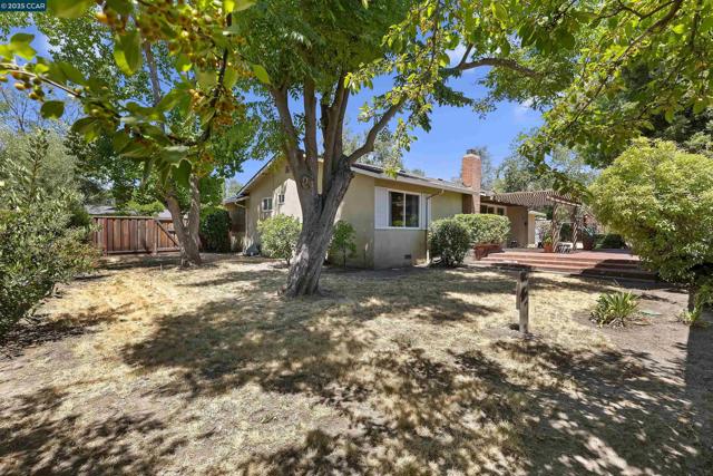 10 Maureen Ct, Pleasant Hill CA: https://media.crmls.org/mediaz/78500b92-c7e0-4cd0-877b-2210eaf0d82e.jpg