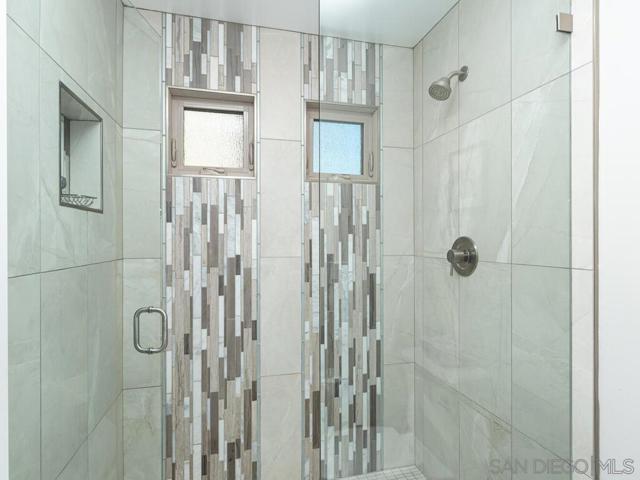 938 Opal St, San Diego CA: https://media.crmls.org/mediaz/7851b591-c75a-4b12-bf71-486b43cb7a8e.jpg