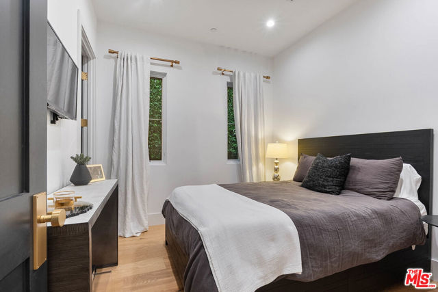 726 N Alta Vista Boulevard, Los Angeles CA: https://media.crmls.org/mediaz/7852743a-4f46-4596-94e8-94ccb710d2f0.jpg