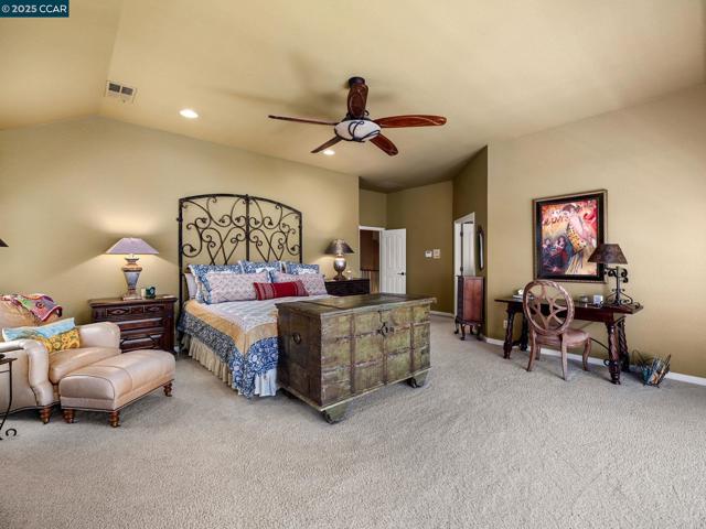 4640 Kingswood Dr, Danville CA: https://media.crmls.org/mediaz/785275ee-b0c8-4e58-b542-3107830cb374.jpg