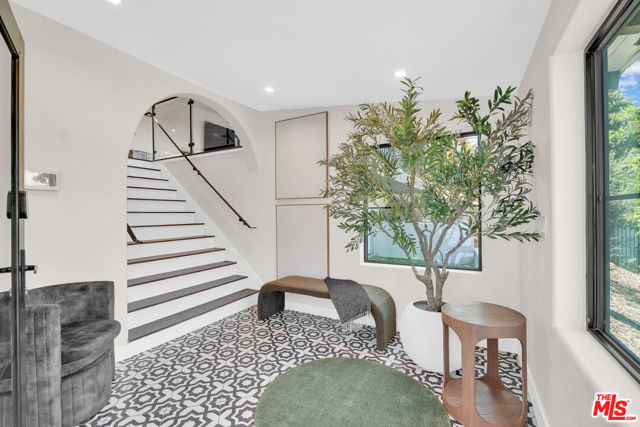 3236 Primera Avenue, Los Angeles CA: https://media.crmls.org/mediaz/7852bfd0-b788-47d4-934f-f1c71333c8cc.jpg