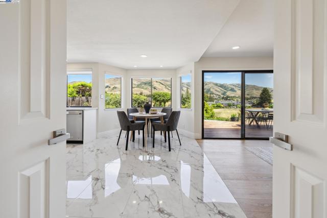 44030 Geddy Court, Fremont CA: https://media.crmls.org/mediaz/78532bbf-435a-4743-88dc-f7878f1fc68a.jpg
