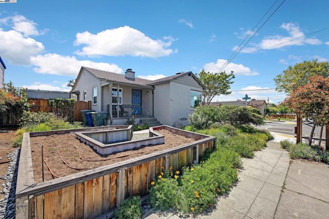 297 Lorraine Blvd, San Leandro CA: https://media.crmls.org/mediaz/78538e80-ae1c-4114-ae3a-acb76413f907.jpg
