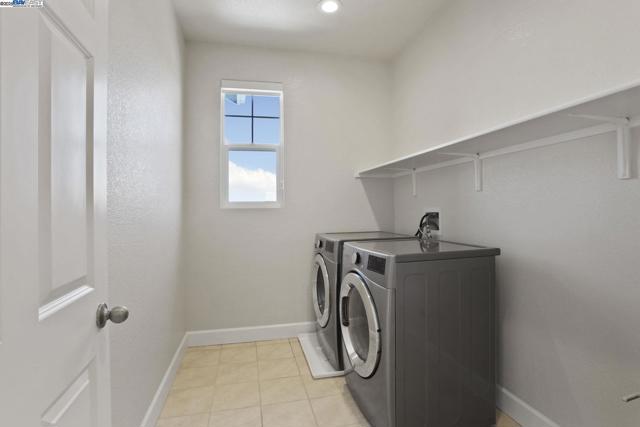 1503 S Oliveira Dr, Mountain House CA: https://media.crmls.org/mediaz/785397a2-0ba9-4683-9eda-9b9f101f6b49.jpg