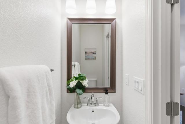 24548 Autumn Mist Way, Hayward CA: https://media.crmls.org/mediaz/7853f493-467a-4175-a6d0-99c7b715760c.jpg