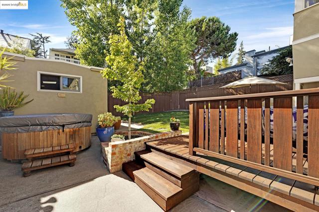 1047 Ranleigh Way, Piedmont CA: https://media.crmls.org/mediaz/78548eee-ba1c-4caf-bb19-c7c519abe545.jpg