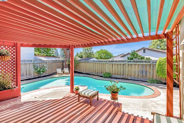 3335 Cornish Ct, Fremont CA: https://media.crmls.org/mediaz/7855470f-5de0-4477-a565-3a139d826f01.jpg