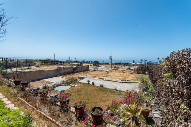 18449 Kingsport Drive, Malibu CA: https://media.crmls.org/mediaz/7855d145-d0d7-462c-8e75-6107e8ccfe5c.jpg