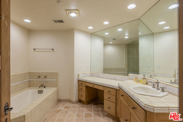 1041 Somera Road, Los Angeles CA: https://media.crmls.org/mediaz/7855d371-d4ca-47dd-89c4-47d6f6507e29.jpg