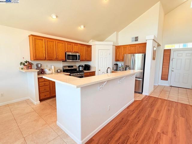 1322 Emerson Dr, Pittsburg CA: https://media.crmls.org/mediaz/7855f35c-7679-4359-8895-c3e4cbc99bac.jpg