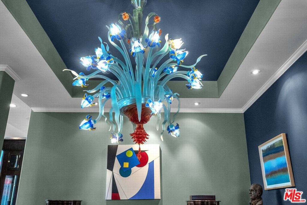 https://media.crmls.org/mediaz/78564646-df81-42e2-80e2-bfa681664237.jpg?preset=X-Large