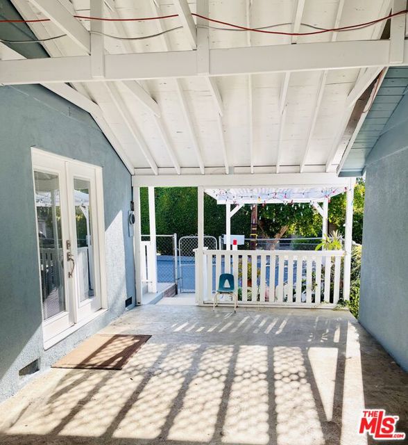 10704 Oro Vista Avenue, Sunland CA: https://media.crmls.org/mediaz/785664aa-41f6-49aa-98cd-47d60adf5dd6.jpg