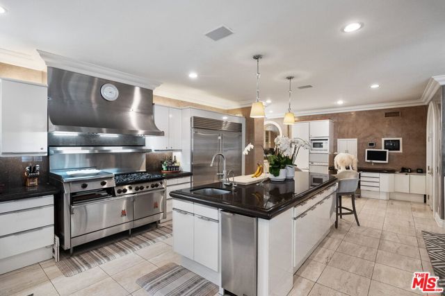 136 Georgina Avenue, Santa Monica CA: https://media.crmls.org/mediaz/785665b4-434d-4875-9fe7-a19e3b02d129.jpg