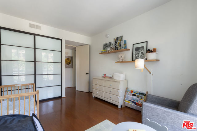 11805 Mayfield Avenue, Los Angeles CA: https://media.crmls.org/mediaz/78566ad7-eac8-4bc6-a817-3cff01201d1f.jpg