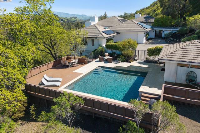 11 Leslyn Lane, Lafayette CA: https://media.crmls.org/mediaz/7856bc13-7496-4d2a-ad30-25ec65e32f1b.jpg
