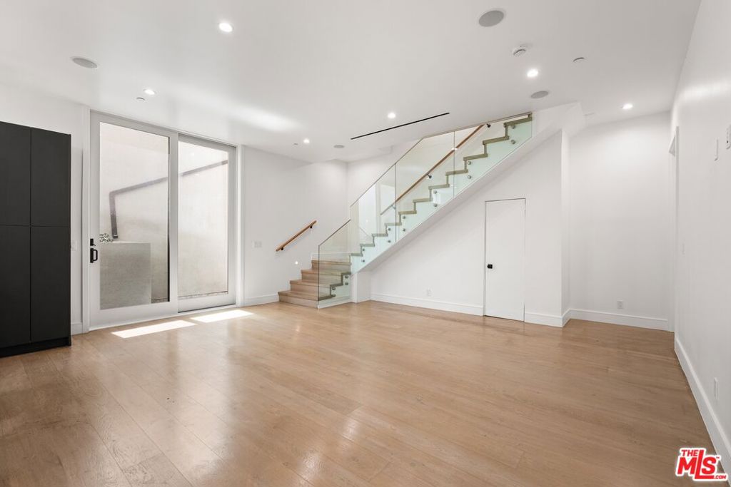 730 Indiana Ave, Venice, CA 90291, photo 4