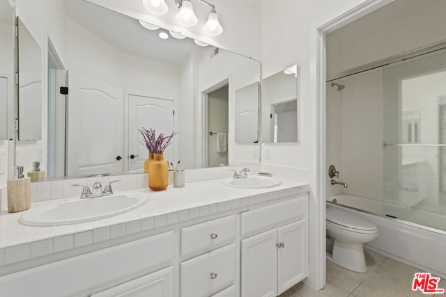 16724 Calle Arbolada, Pacific Palisades CA: https://media.crmls.org/mediaz/7857f574-4e8c-4c38-a78c-f623c30fdfa9.jpg