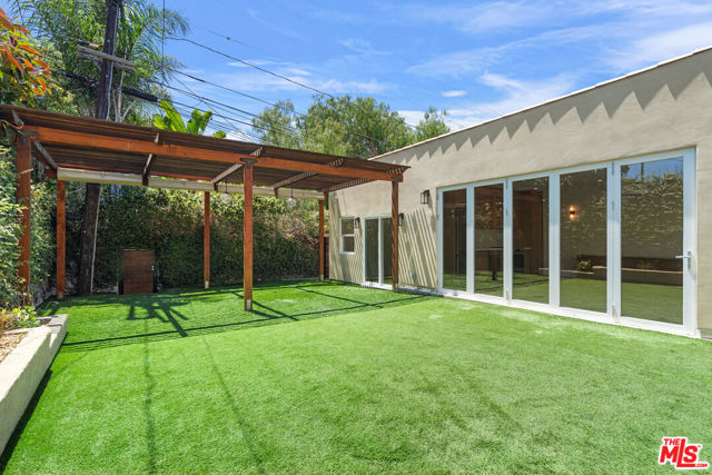 2347 Parnell Avenue, Los Angeles CA: https://media.crmls.org/mediaz/785801e1-36b7-4139-a12d-b953f07bea7c.jpg