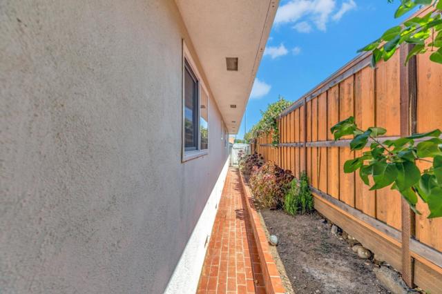 1081 Oak Street, Hollister CA: https://media.crmls.org/mediaz/78582c4c-48f7-42db-bd2a-ff829087b8d1.jpg