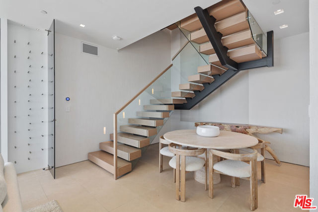 18954 Pacific Coast Highway, Malibu CA: https://media.crmls.org/mediaz/78583cdd-7fc3-4437-813c-eae3b5574db7.jpg