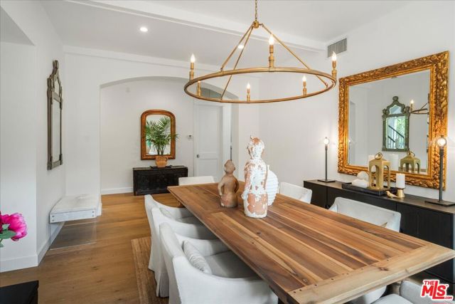 1664 Amherst Avenue, Los Angeles CA: https://media.crmls.org/mediaz/78589a88-8681-4f0e-84e7-6fa4caea4cb0.jpg