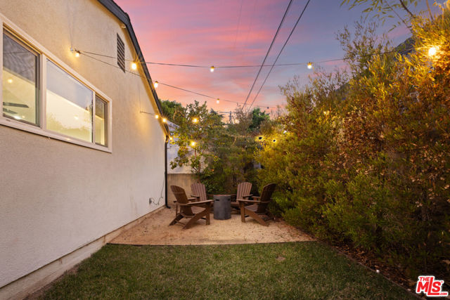 821 S Cloverdale Avenue, Los Angeles CA: https://media.crmls.org/mediaz/7858cd5a-ded0-48b9-b6ee-06b3b6e3d4e3.jpg