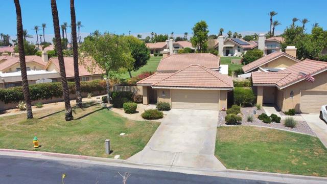 144 Verde Way, Palm Desert CA: https://media.crmls.org/mediaz/7858f9d6-bdb8-4616-9eda-2e4d8a9422ae.jpg