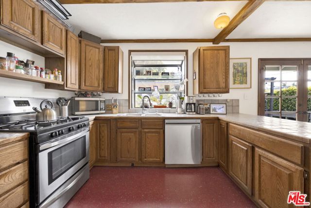 3456 Beethoven Street, Los Angeles CA: https://media.crmls.org/mediaz/785906ed-d484-4eaf-9a52-e4c61d9e2bb2.jpg