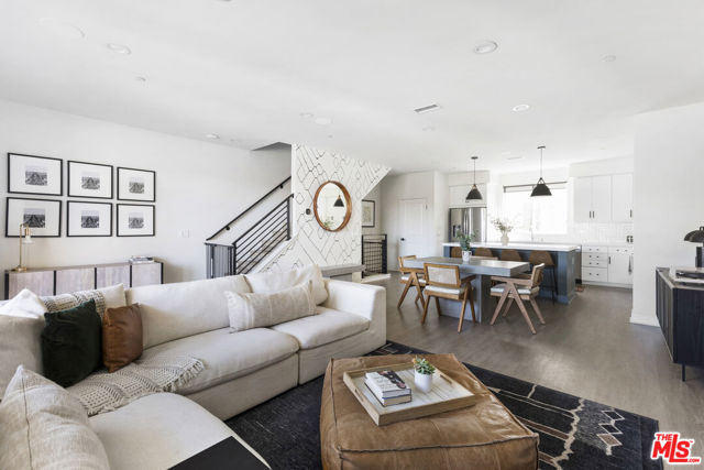 1417 N Lincoln Lane, Los Angeles CA: https://media.crmls.org/mediaz/78595208-edf0-4835-97b8-4c42799aa81a.jpg