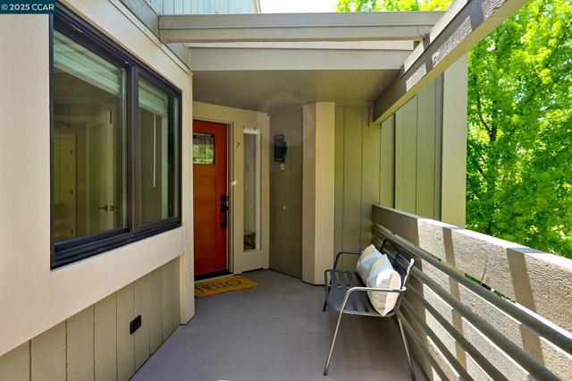 600 Terra California Dr, Walnut Creek CA: https://media.crmls.org/mediaz/78597960-5f42-4261-8f0d-1c4286b88f02.jpg