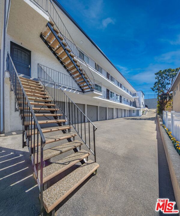 2013 Rockefeller Lane, Redondo Beach, California 90278, ,Multi-Family,For Sale,Rockefeller,25506893