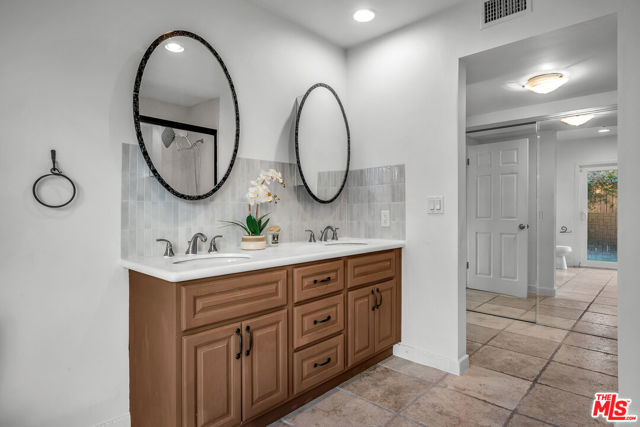 2925 Dona Susana Drive, Studio City CA: https://media.crmls.org/mediaz/7859de70-27e0-4b35-b3e3-c0c1f66f6a48.jpg