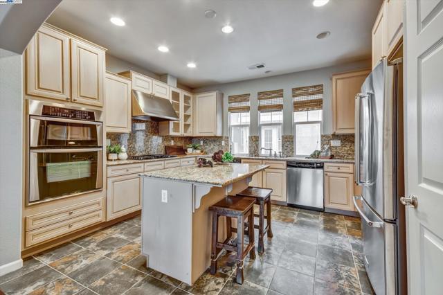 761 Batista Dr, San Jose CA: https://media.crmls.org/mediaz/785a01f1-cf4c-4068-8cea-2b412fb61003.jpg