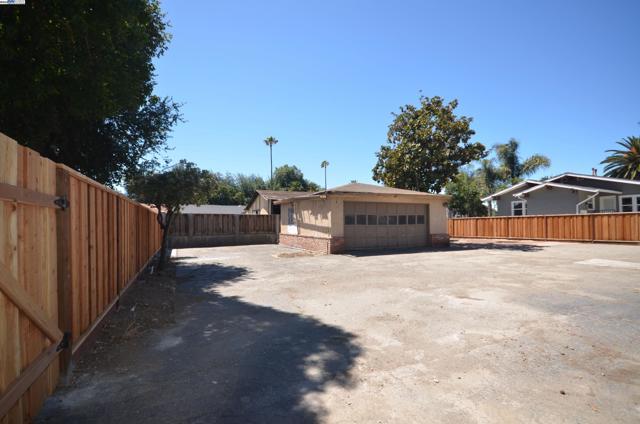 4544 Thornton Ave, Fremont CA: https://media.crmls.org/mediaz/785a24ed-fe81-41ed-bd26-36188a08da58.jpg