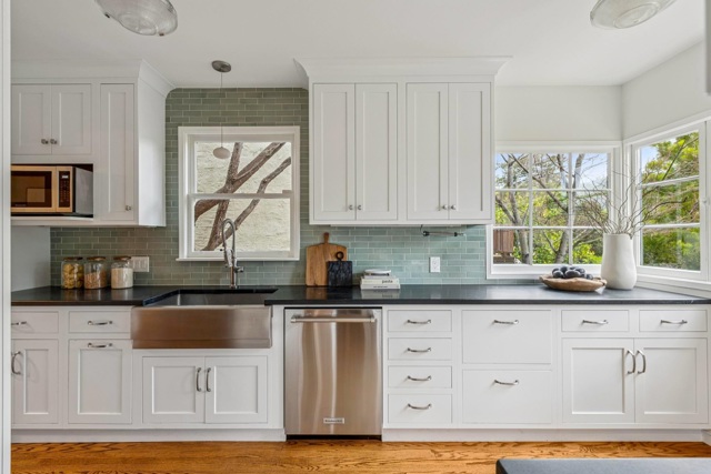 Image 17 of 58 For 3938 Oakmore Rd