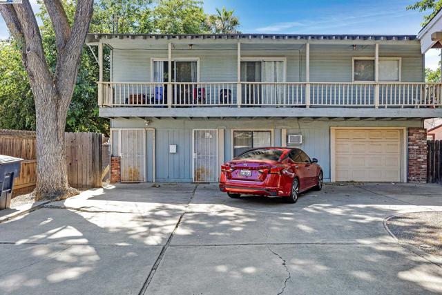 1241 Parker Ave, Tracy CA: https://media.crmls.org/mediaz/785ae59f-836c-4092-8db4-a842b8b7f3f9.jpg