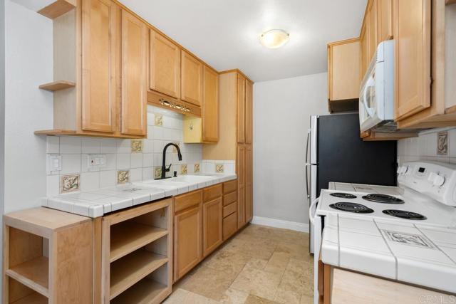 Detail Gallery Image 14 of 38 For 356 S Miraleste Dr #327,  San Pedro,  CA 90732 - 2 Beds | 2 Baths