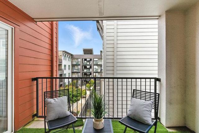8200 Oceanview Terrace, San Francisco CA: https://media.crmls.org/mediaz/785b4c39-570f-48ff-9a37-471a1e59eca6.jpg
