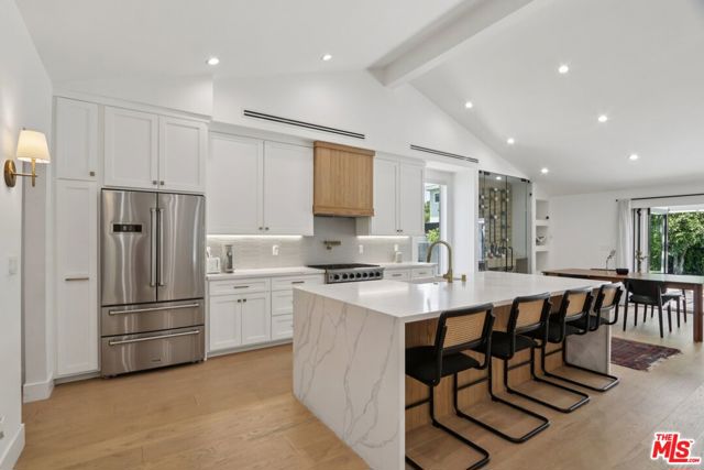 13117 Magnolia Boulevard, Sherman Oaks CA: https://media.crmls.org/mediaz/785b8edb-dc65-4cfc-8cb1-6bbf4bac0ece.jpg